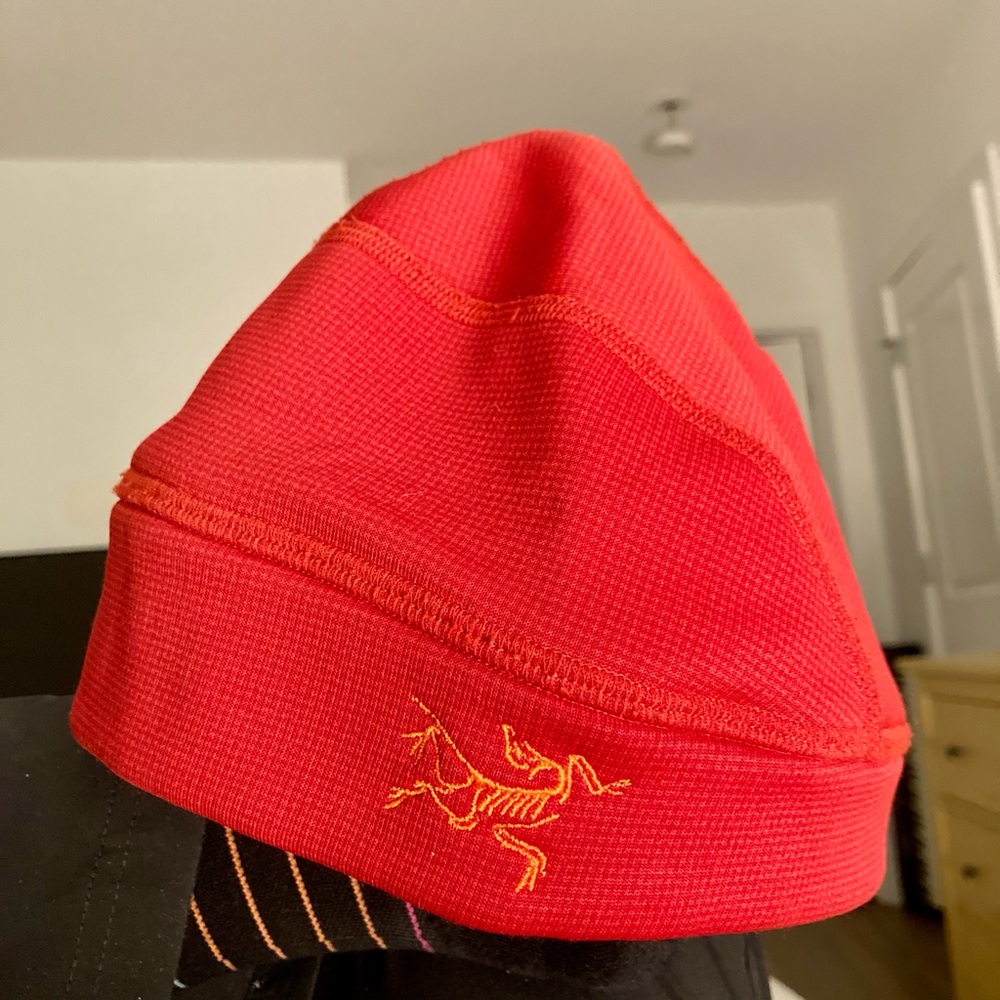 Unisex Arcteryx Fortrez Beanie Toque / One Size / Color Red 2018